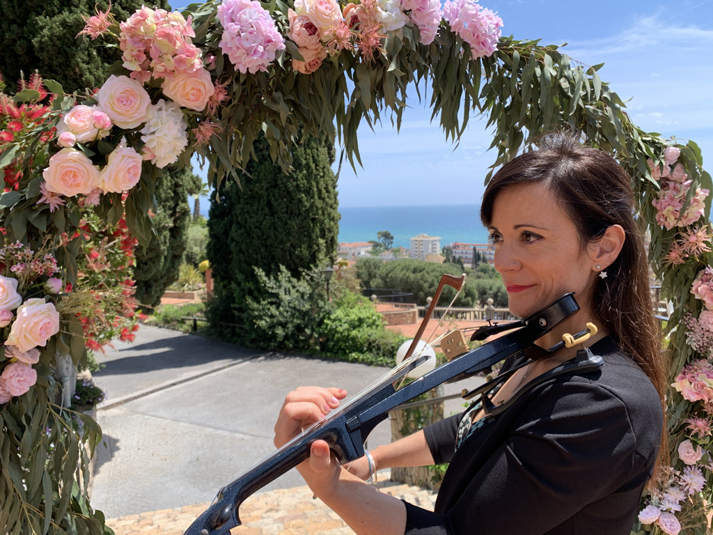 5B298ACD-8FDA-4056-860F-5660BAF9AB6B_1_105_c Núria Grima - Violinista en Barcelona